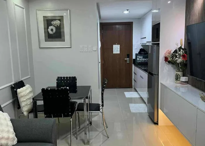Chic Retreat In Pasay - Scandinavian With Balcony Facing Mall Of *