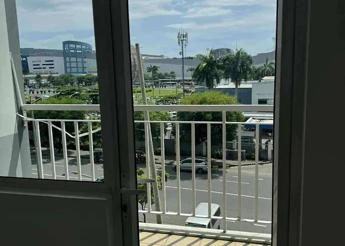 Apartment Chic Retreat In Pasay - Scandinavian With Balcony Facing Mall Of